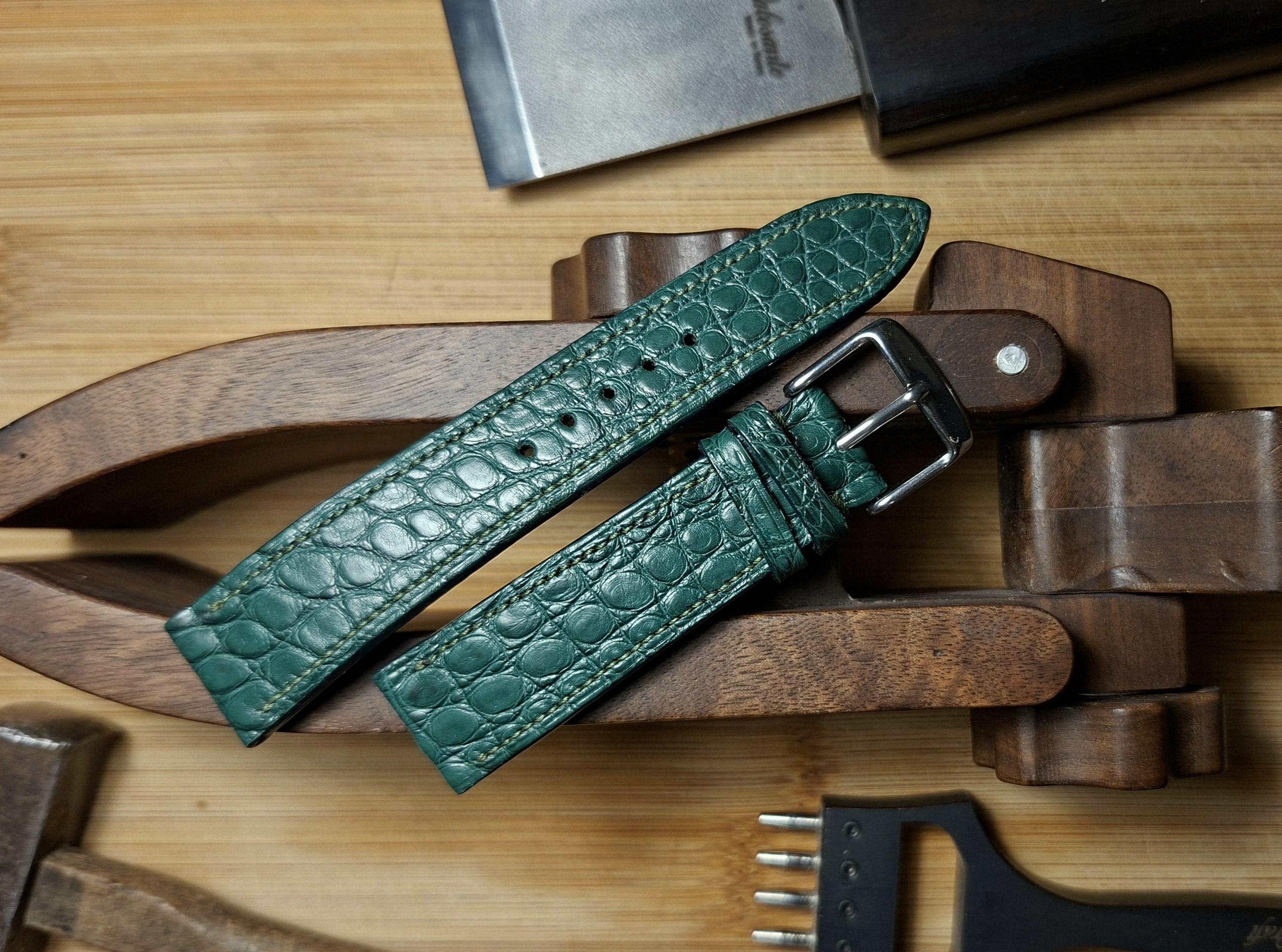 The Relic alligator flank strap